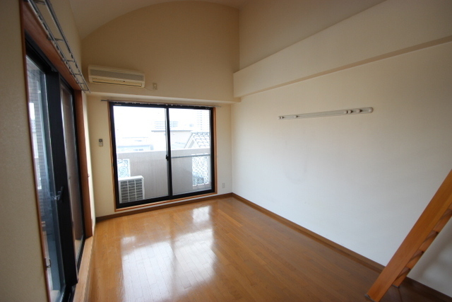 居室・リビング　別号室の写真です