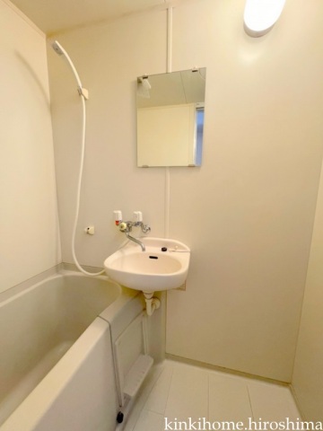 洗面設備　写真は別のお部屋です。