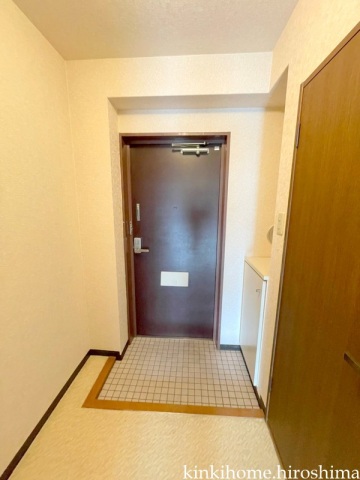 玄関　写真は別のお部屋です。