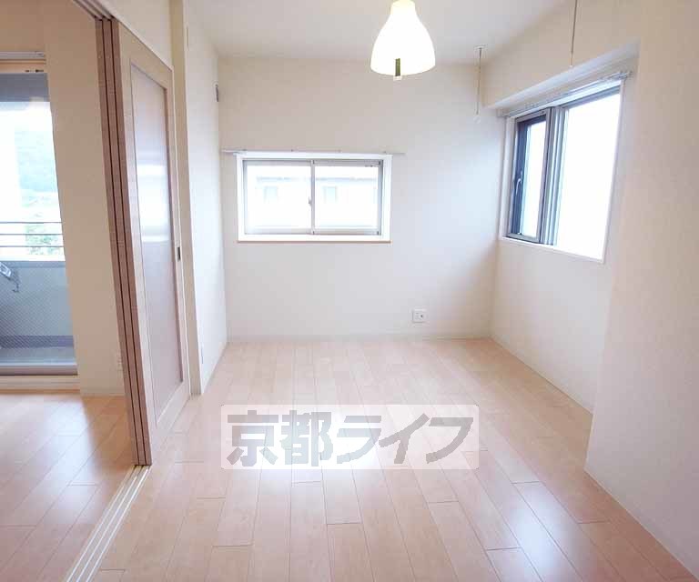 居室・リビング　明るくスッキリしたしスタイリッシュなお部屋です。