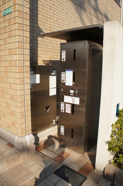 エントランス　あったら便利な宅配ボックス完備