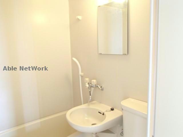 洗面設備　※同物件別部屋の写真です。