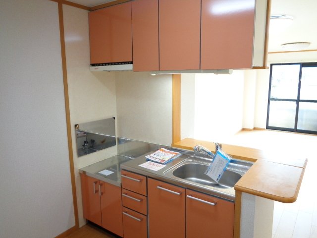 キッチン　コンパクトなキッチンで掃除もラクラク