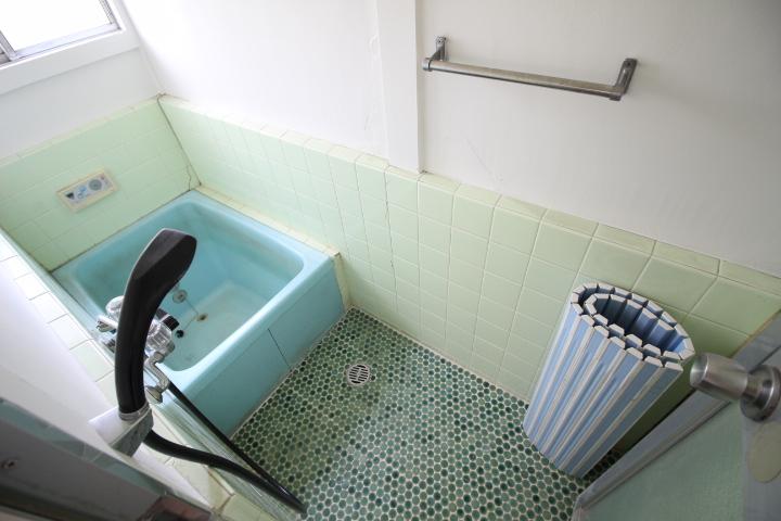 バス・シャワールーム　落ち着いた空間のお風呂です