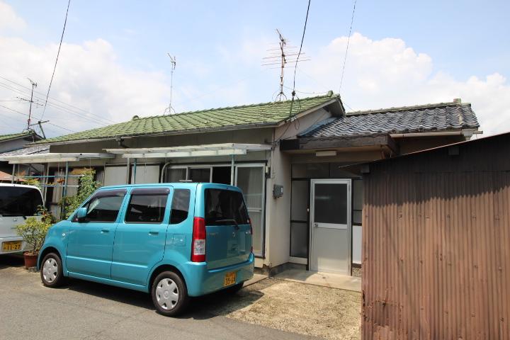 駐車場　駐車場に車を止められます