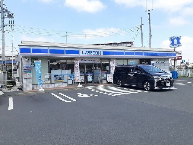 コンビニ　ローソン伊勢原見附島店（コンビニ）まで400m