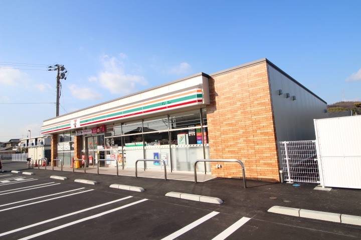 コンビニ　セブンイレブン岡山東花尻店（コンビニ）まで446m