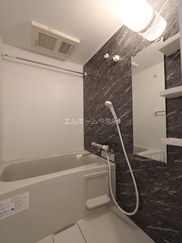 バス・シャワールーム　浴室暖房乾燥機能付バス