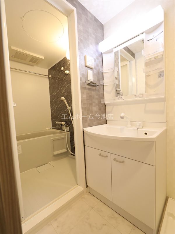 洗面設備　独立洗面台（シャンプードレッサー付）