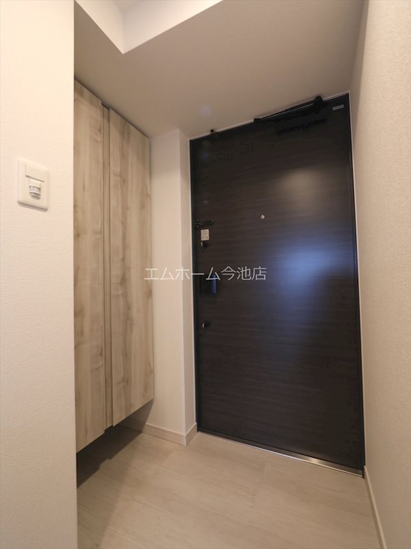 玄関　玄関（シューズボックス完備）