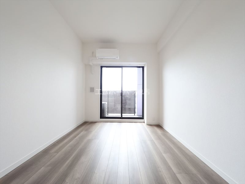 その他部屋・スペース　洋室8.5帖　エアコン完備　バルコニーに面しています