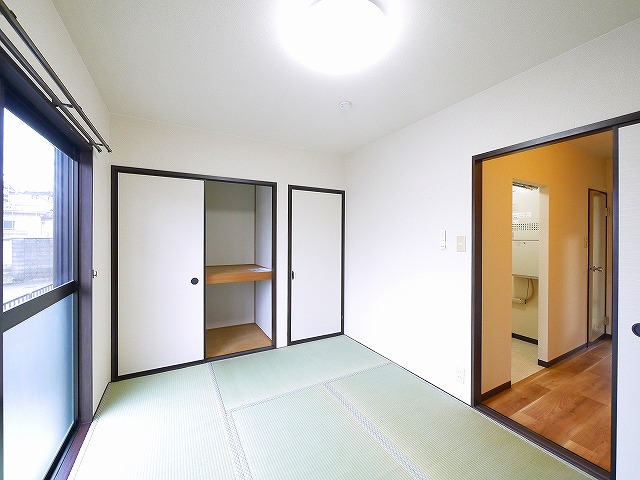 その他部屋・スペース　落ち着いた色調の寝室です