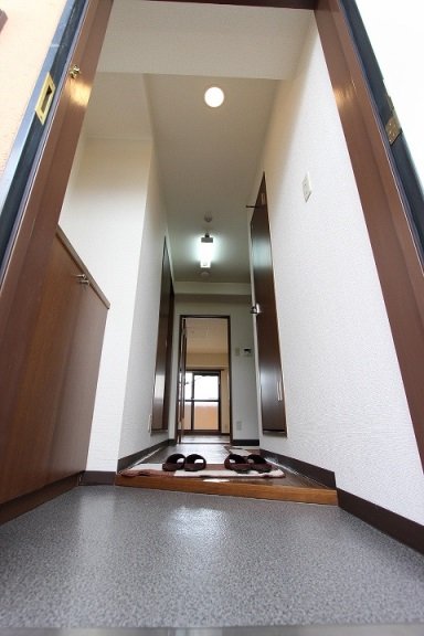 玄関　同物件、別号室のものです。