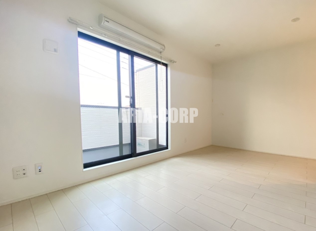 居室・リビング　統一感あるお洒落なお部屋！奥行きたっぷりの空間です♪