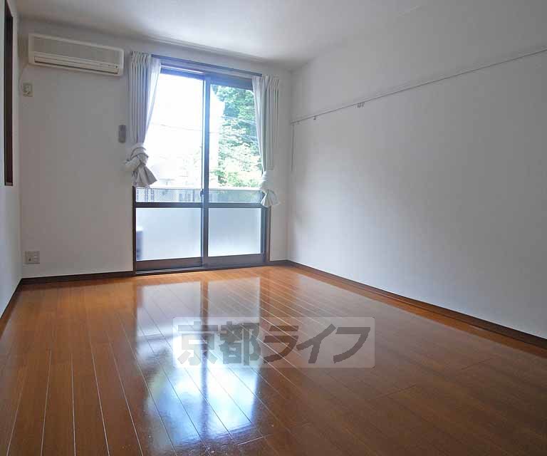 居室・リビング　広い室内です。