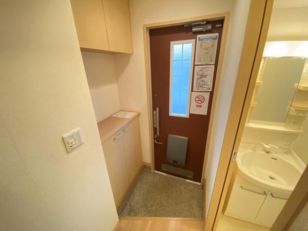 玄関　シューズボックスあり！