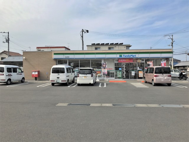 コンビニ　ファミリーマート　松山針田店（コンビニ）まで400m