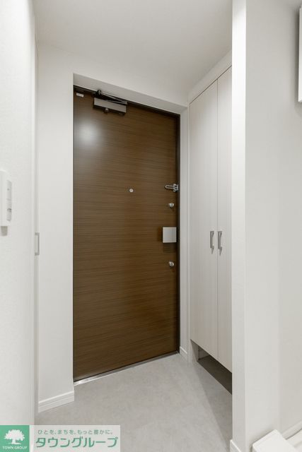 玄関　Bタイプ2023年2月撮影同タイプ102号室の写真です。