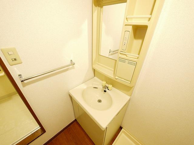 洗面設備　脱衣スペースもあります