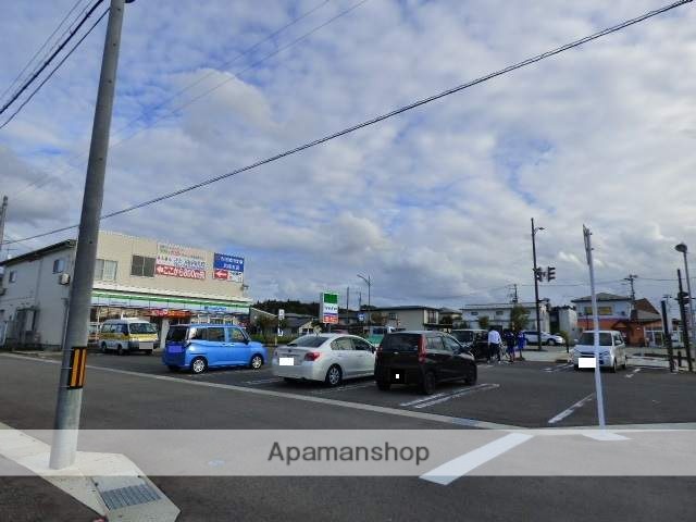 コンビニ　ファミリーマート秋田中央インター通店（コンビニ）まで467m