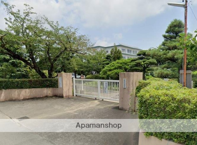 中学校　与進中学校（中学校）まで746m