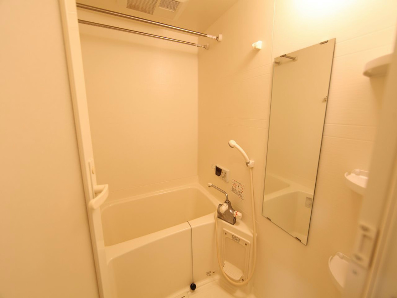 バス・シャワールーム　浴室暖房乾燥機付　追い焚き・オートバス機能付お風呂