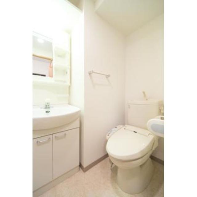 トイレ　※写真は同タイプ住戸です。