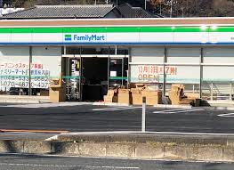 コンビニ　ファミリーマート 寄居桜沢店（コンビニ）まで1049m