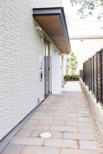 建物外観　玄関アプローチ