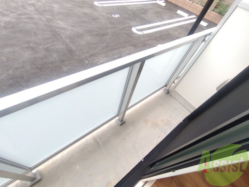 バルコニー　バルコニーは南向きです。暖かい日差しが望めそうですね。