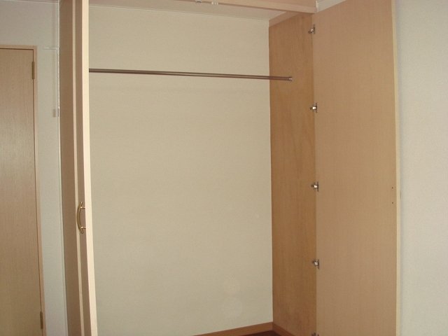 収納　衣替えの必要が無い位の大型収納☆