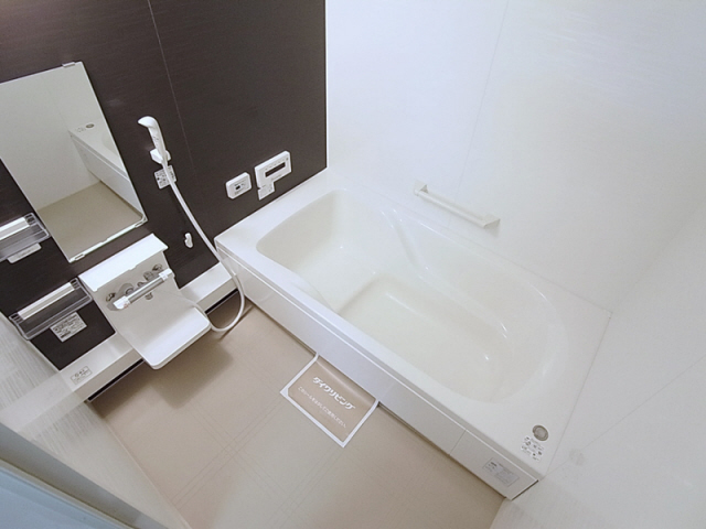 バス・シャワールーム　追焚・浴室乾燥機・ジャグジー付バスルーム。