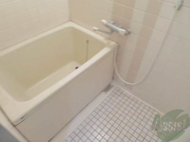 バス・シャワールーム　バスルームはこちらです。広々としてゆったり休めます。