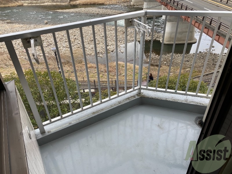 バルコニー　洗濯物を干すスペースが確保されていました。