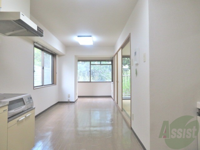 居室・リビング　キッチン側からＬＤＫを撮影。イメージを掴んでくださいね。