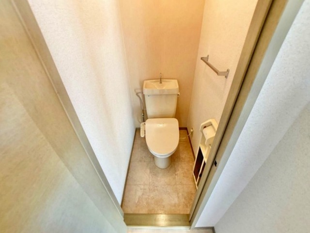 トイレ　温水洗浄暖房便座