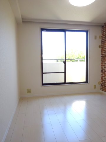 居室・リビング　洋室５帖　＊イメージです／同タイプのお部屋です