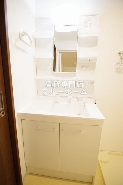 洗面設備　収納豊富な洗面所！