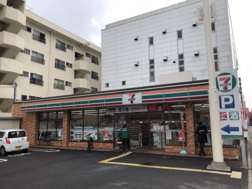 コンビニ　セブンイレブン 吹田南金田1丁目店（コンビニ）まで755m