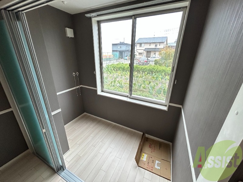 バルコニー　インナーテラスで洗濯物が雨でも干せます。