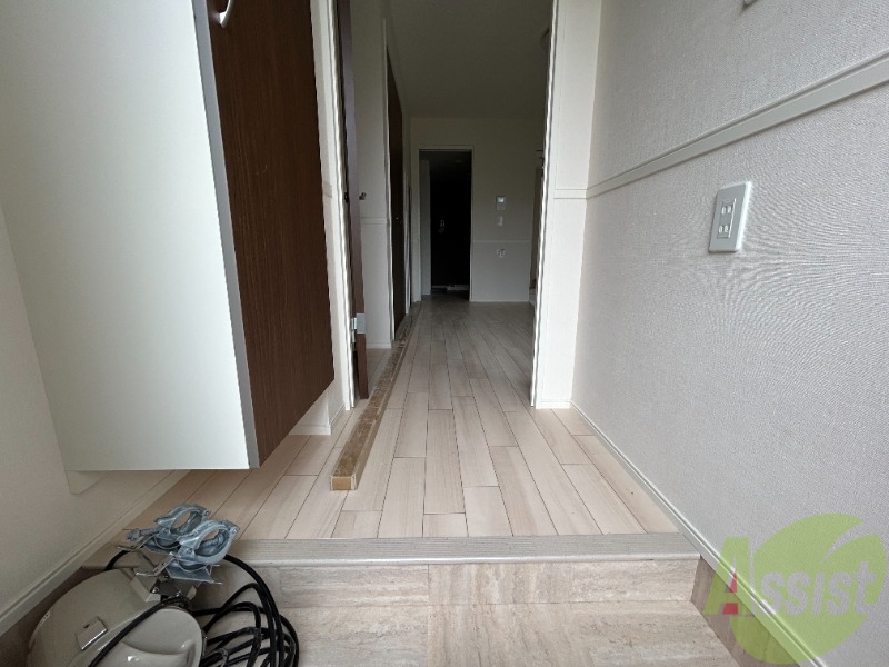 玄関　玄関からの様子を撮影しました。明るい印象です。