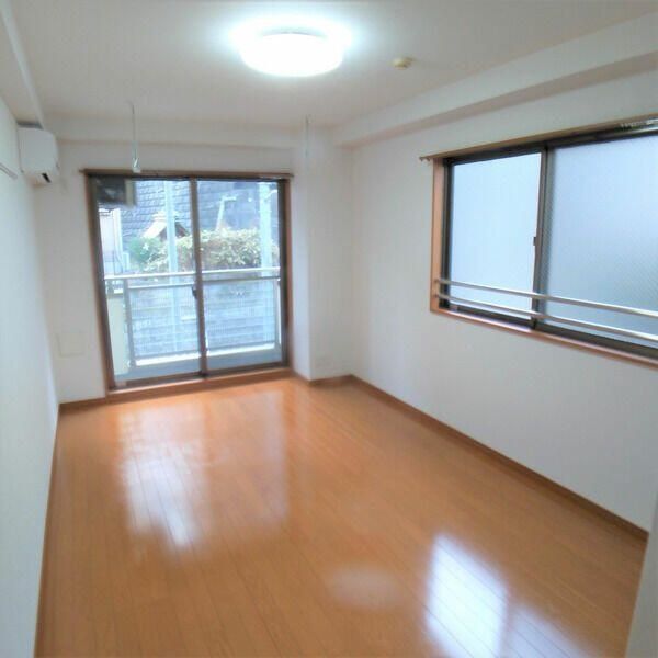 居室・リビング　☆洋室8.3帖☆