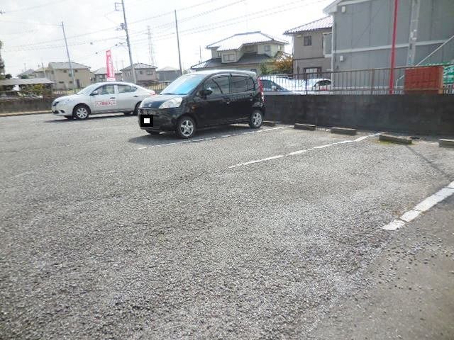 駐車場　車をお持ちの方に嬉しい駐車場付きの物件です