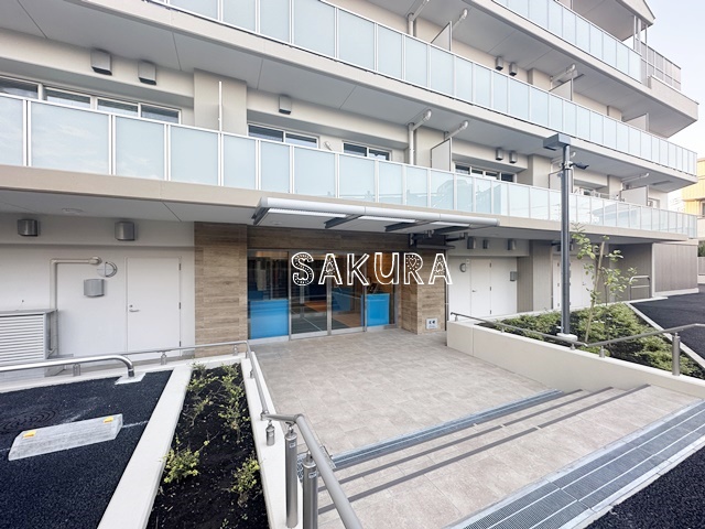 エントランス　お洒落な建物デザイン♪