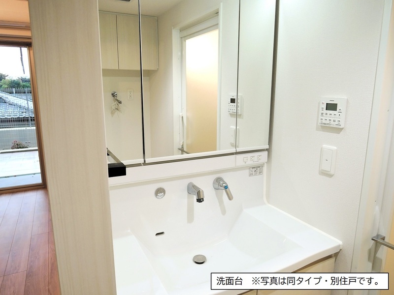 洗面設備　身支度に欠かせない独立洗面台♪