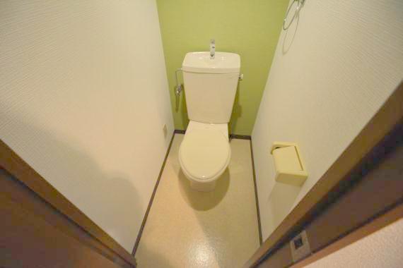 トイレ　スタンダードなトイレは清潔感があってずっと居たくなりますね。