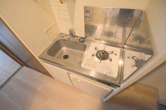 キッチン　ピカピカのミニキッチンです。お料理が楽しくなりますね。