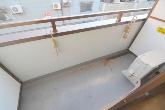 バルコニー　風通しの良いバルコニー。洗濯物もよく乾きそうです。