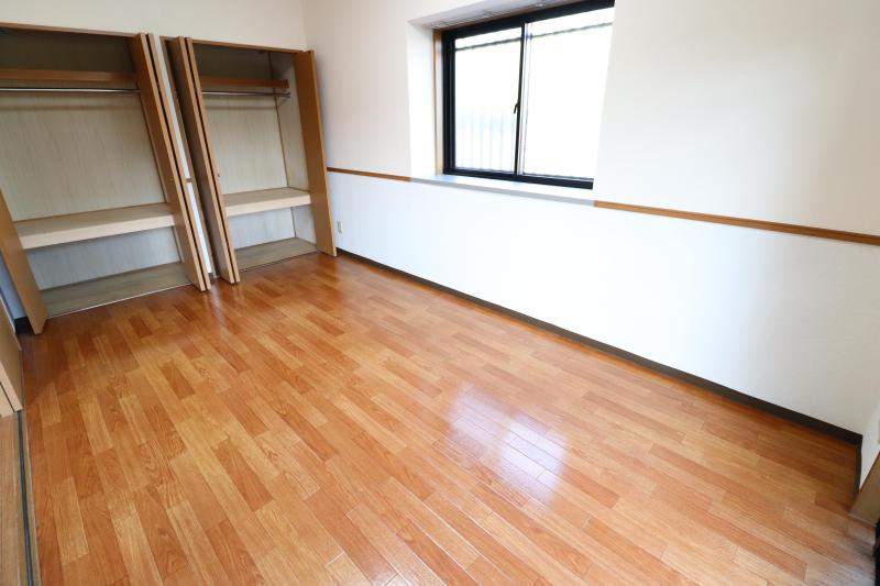 その他部屋・スペース　洋室7帖のお部屋。2面採光で明るいです！