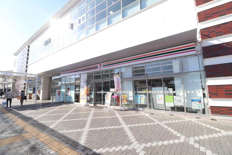 コンビニ　セブンイレブン（コンビニ）まで650m